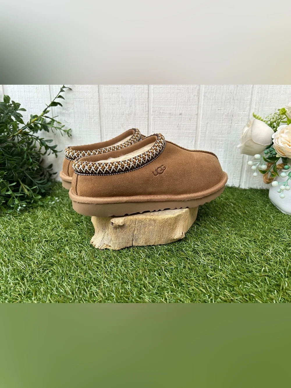 UGG details our